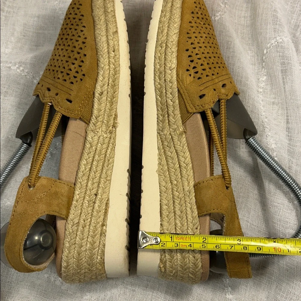NWOT Earth leather wedge sling back wedge shoes espadrille